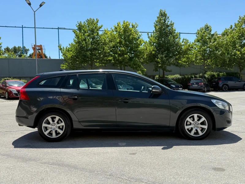 Volvo V60 1.6 Бензин, снимка 5 - Автомобили и джипове - 50905287