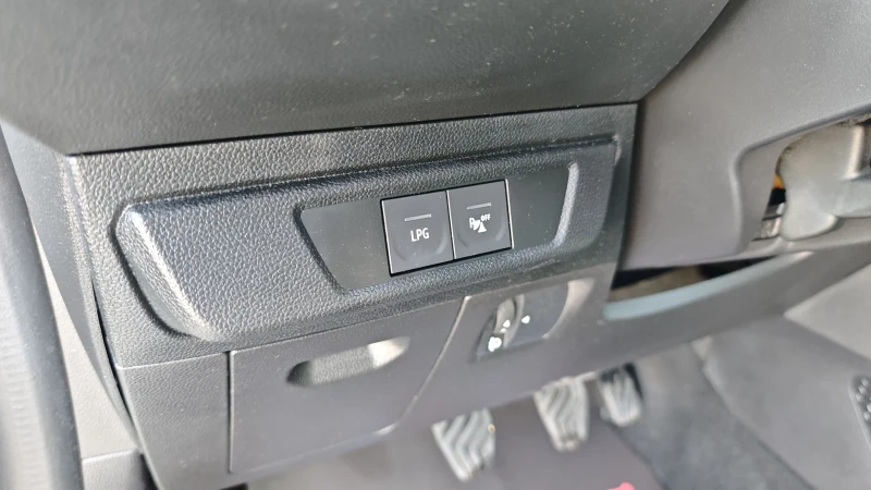 Dacia Sandero 1.0i GPL 101кс.Заводска газова уредба, всички екст, снимка 15 - Автомобили и джипове - 51359675