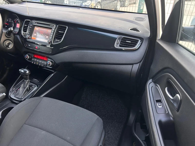 Kia Carens, снимка 10 - Автомобили и джипове - 52544784