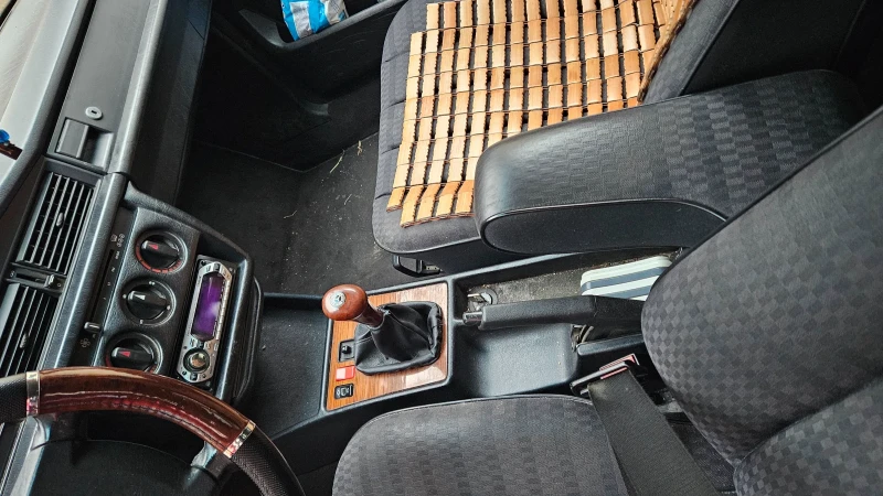 Mercedes-Benz 190 190Е* 1, 8 газ/бензин 102кс в добро състояние , снимка 11 - Автомобили и джипове - 52655440