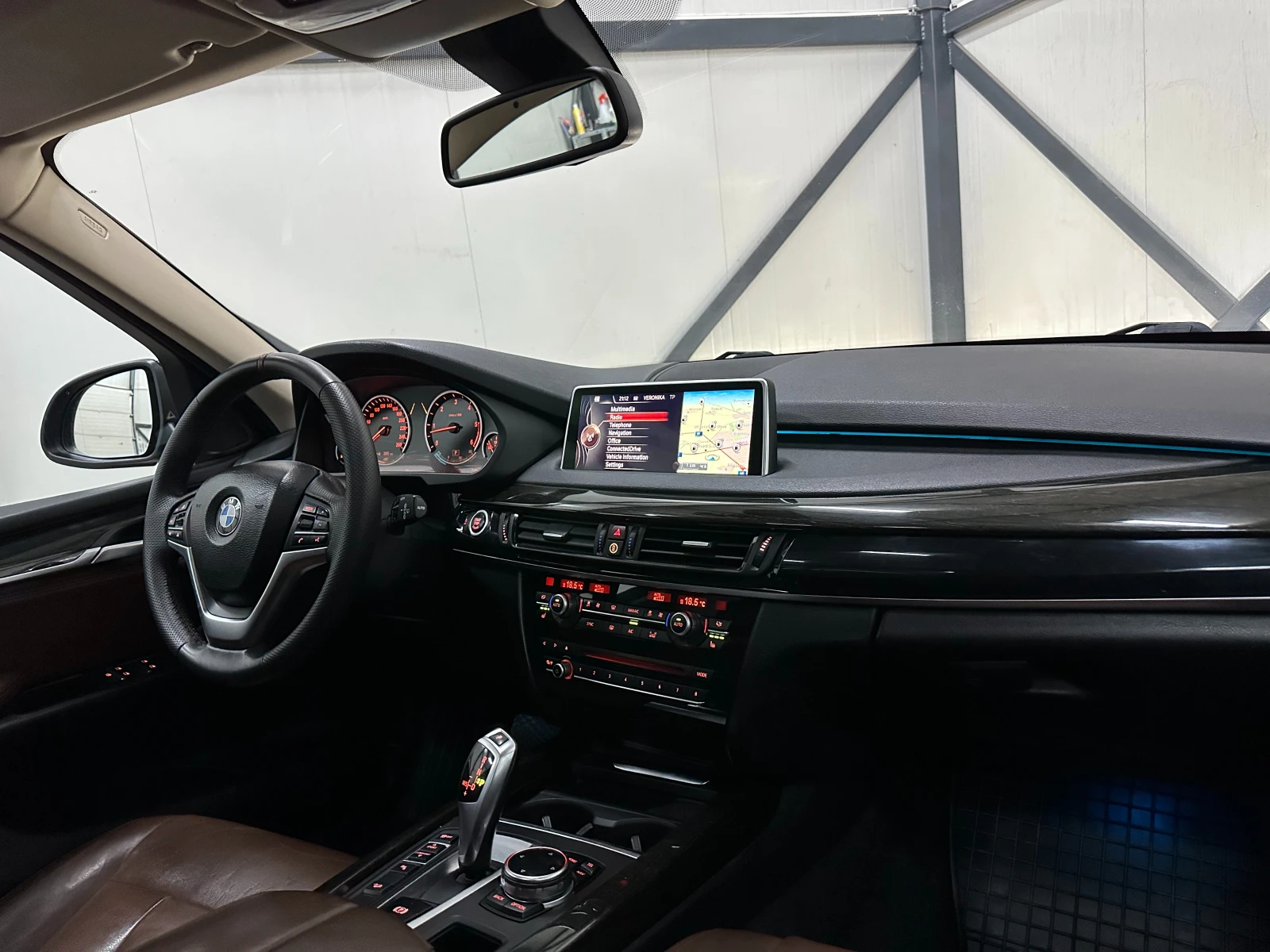 BMW X5 * 40d* ПОДГРЕВ* ПАНОРАМА* МЪРТВИ ТОЧКИ* , снимка 10 - Автомобили и джипове - 49577204