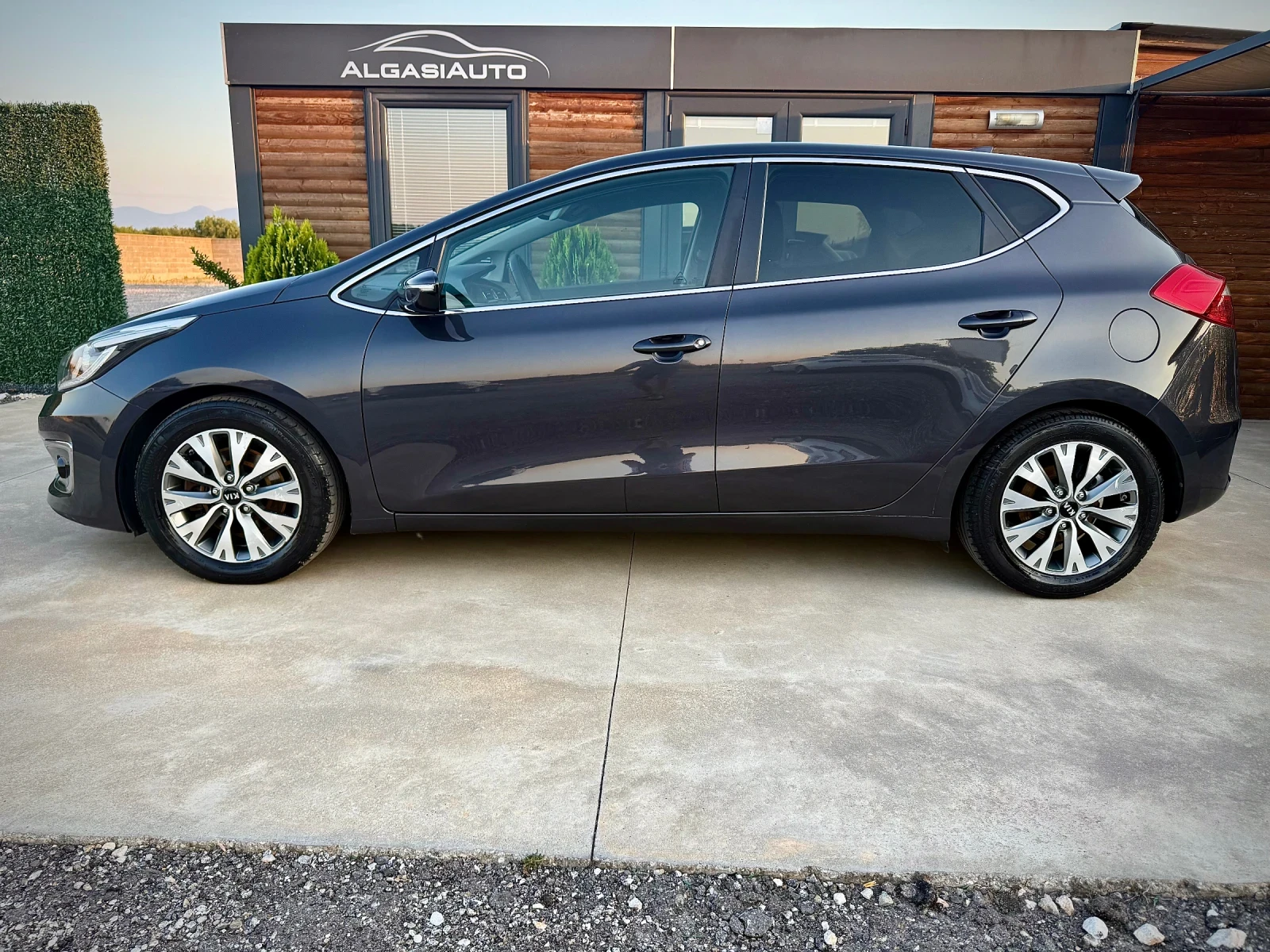 Kia Ceed 1.4 MPI* NAVI* CAMERA* LED* EURO6 - изображение 2