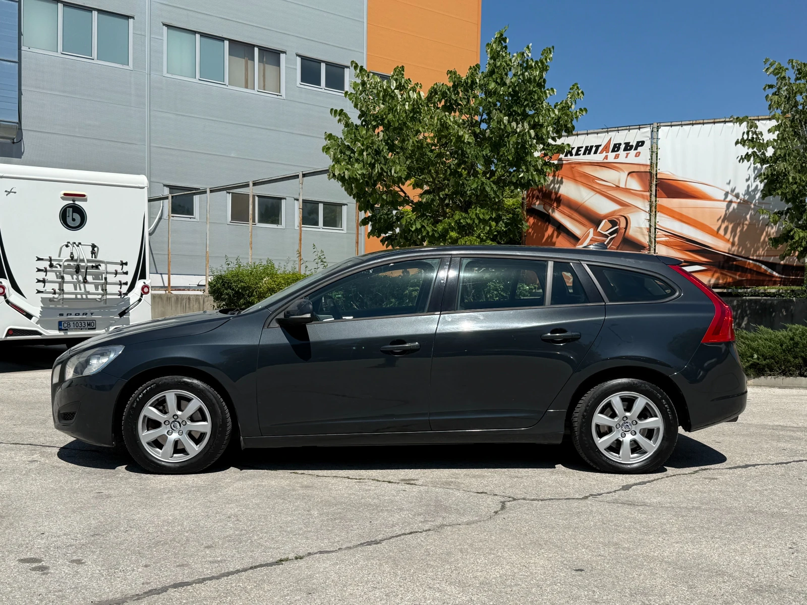 Volvo V60 1.6 Бензин - изображение 2