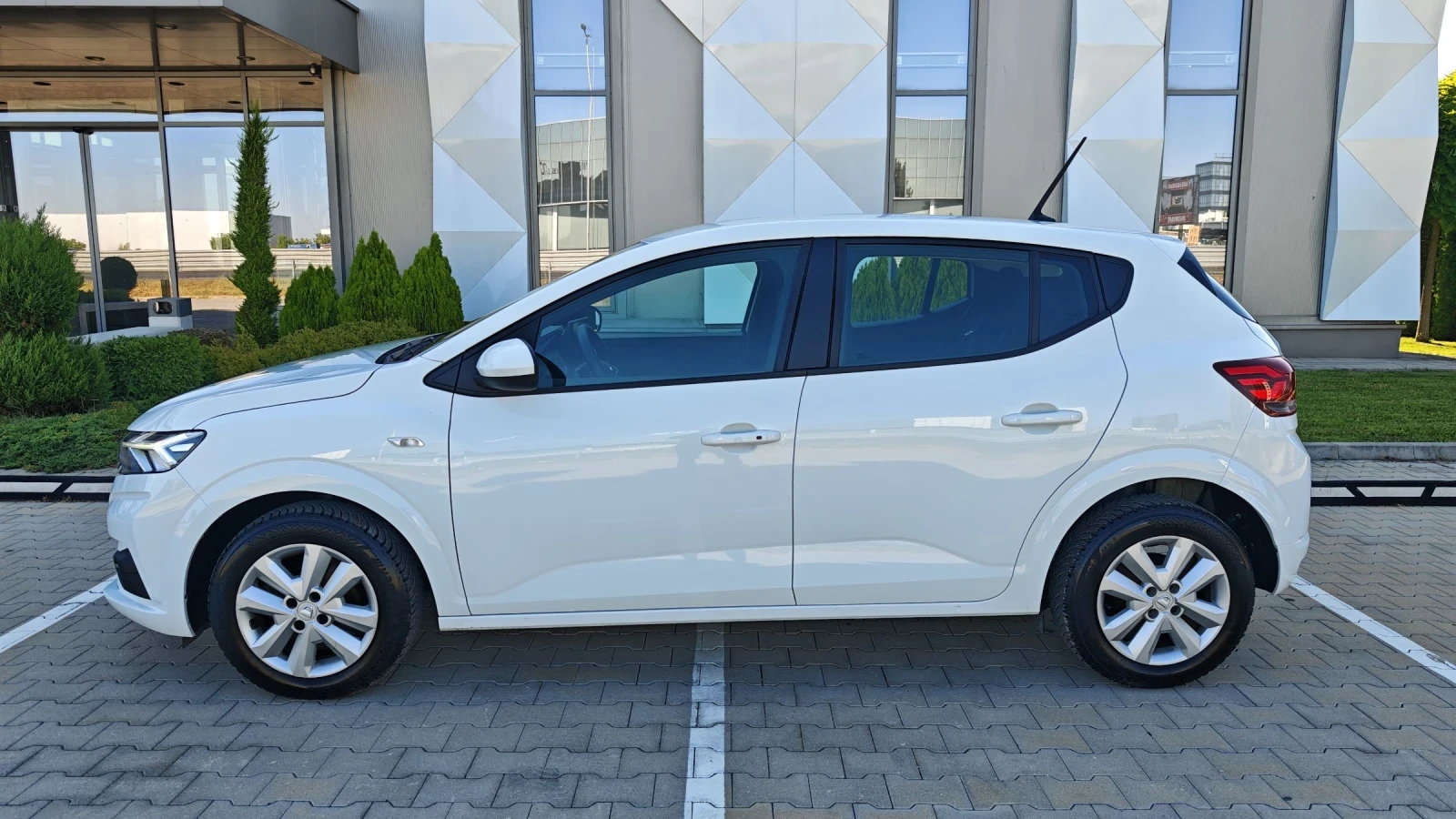 Dacia Sandero 1.0i GPL 101кс.Заводска газова уредба, всички екст - изображение 7