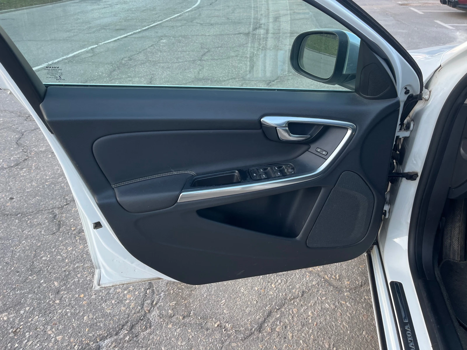 Volvo V60 R-Design, снимка 9 - Автомобили и джипове - 52064329