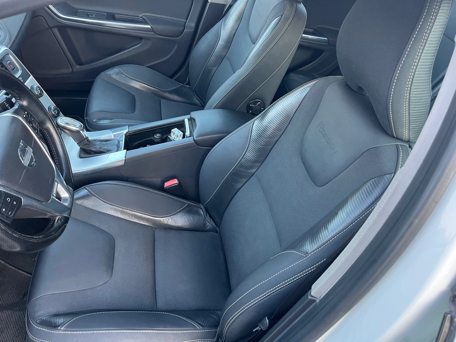 Volvo V60 R-Design, снимка 11 - Автомобили и джипове - 52064329