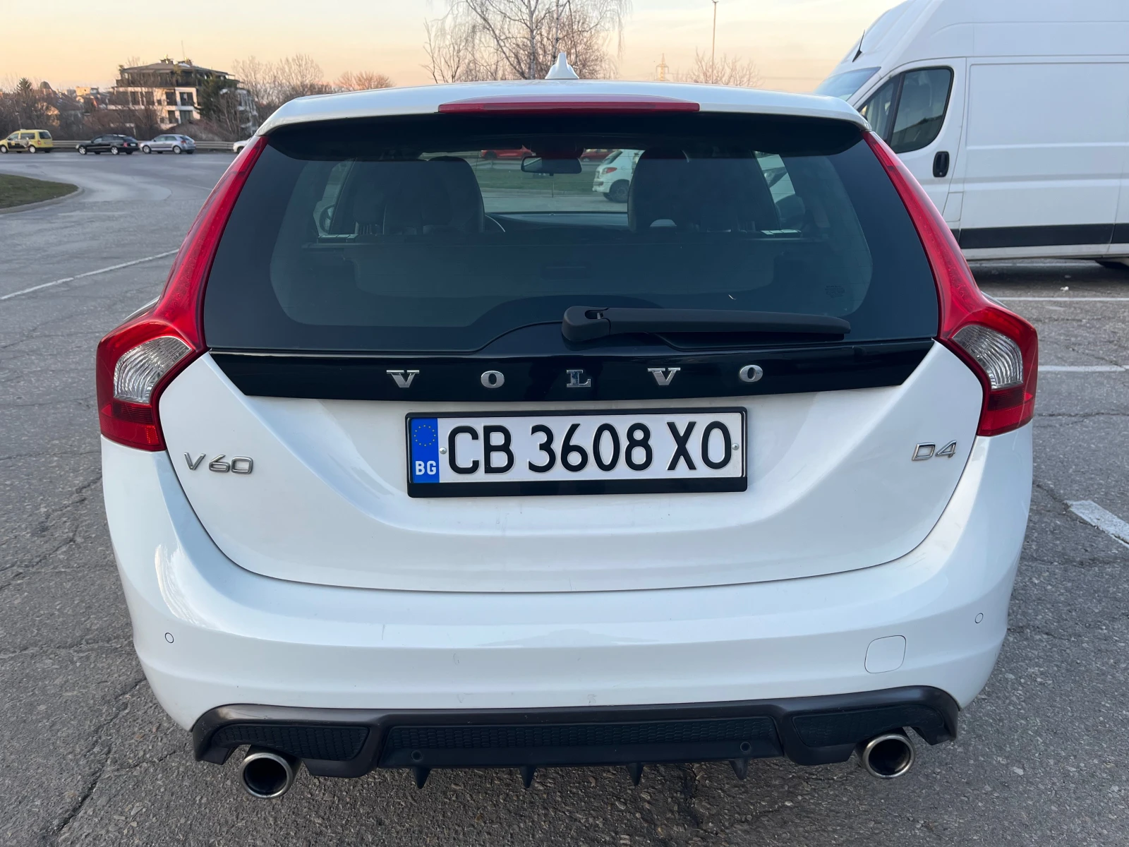 Volvo V60 R-Design, снимка 4 - Автомобили и джипове - 52064329