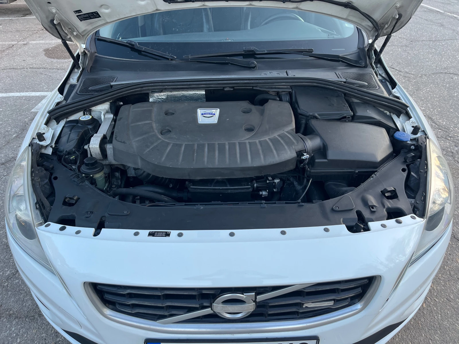 Volvo V60 R-Design, снимка 15 - Автомобили и джипове - 52064329