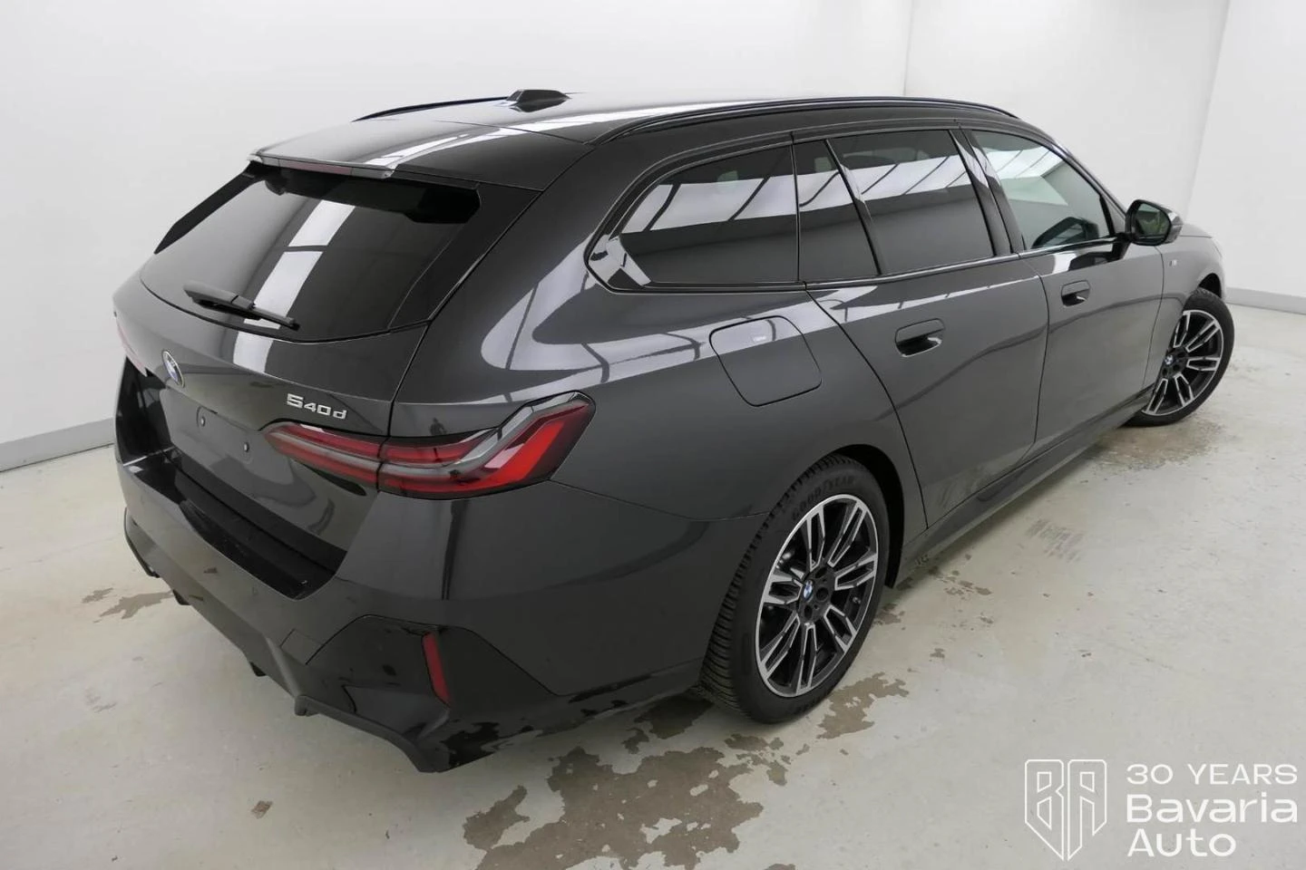BMW 540 d xDrive Touring M Sport Paket Steptronic - изображение 3