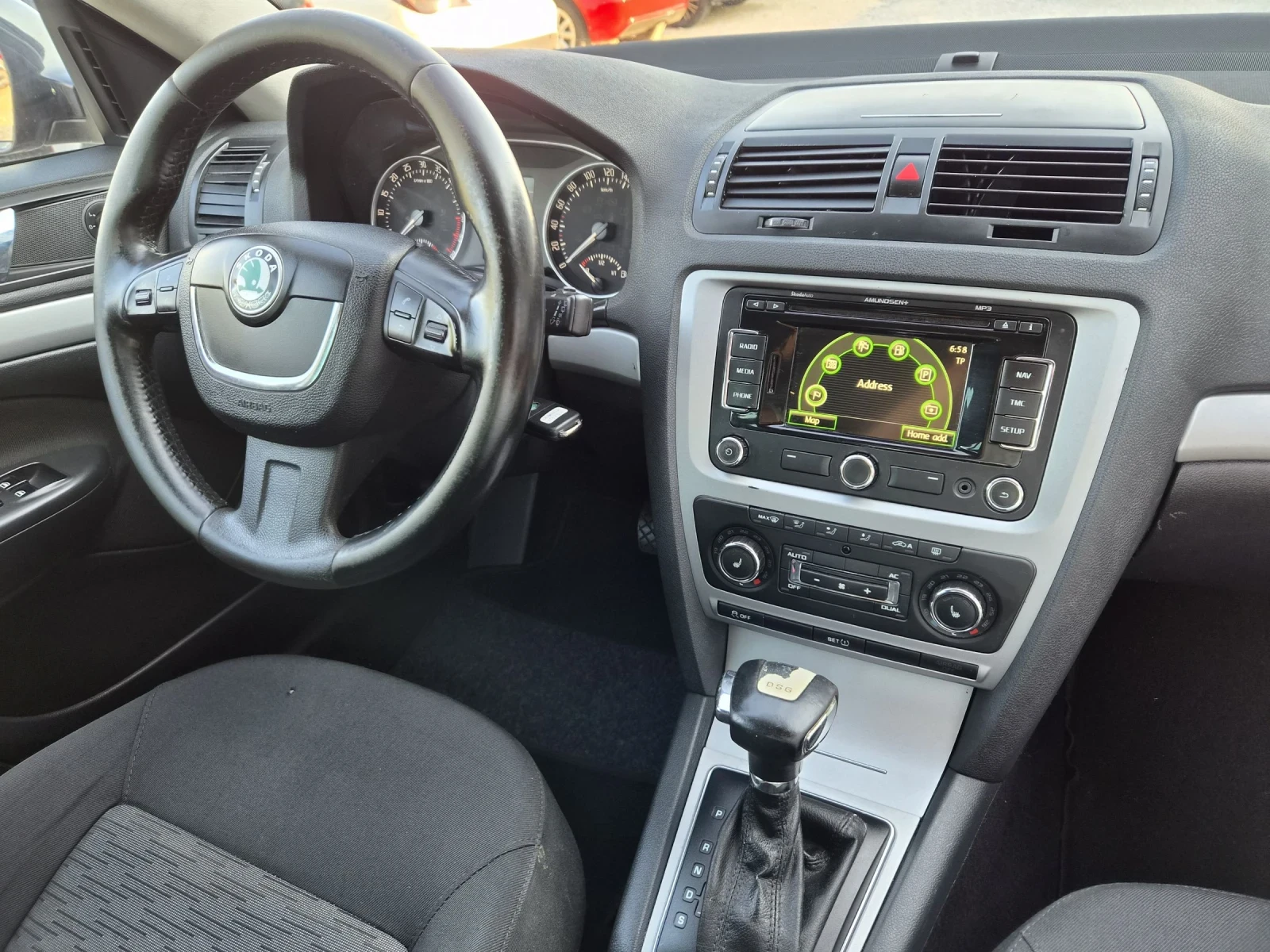 Skoda Octavia 1.6TDI AVTOMAT  EURO 5, снимка 15 - Автомобили и джипове - 52825206