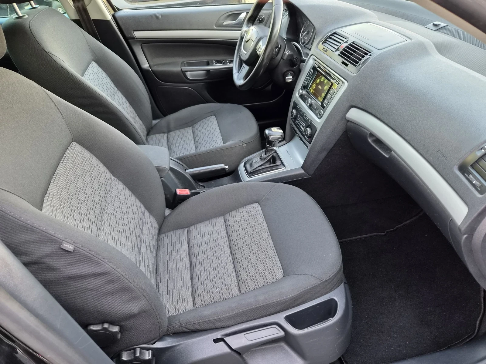 Skoda Octavia 1.6TDI AVTOMAT  EURO 5, снимка 14 - Автомобили и джипове - 52825206