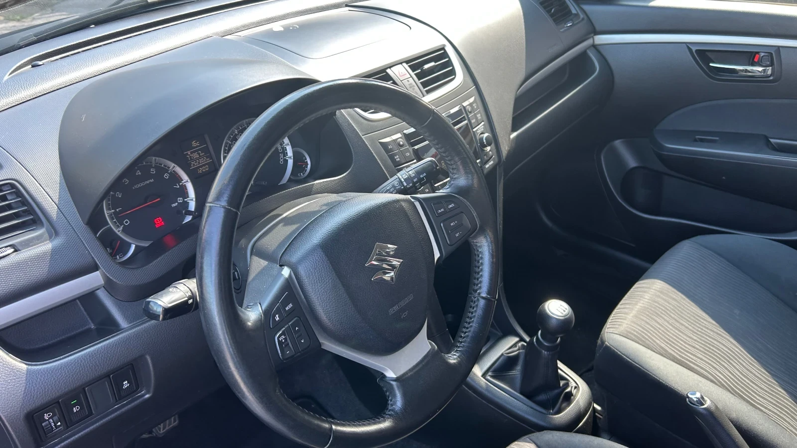 Suzuki Swift 1.2-4х4 , снимка 11 - Автомобили и джипове - 54122650