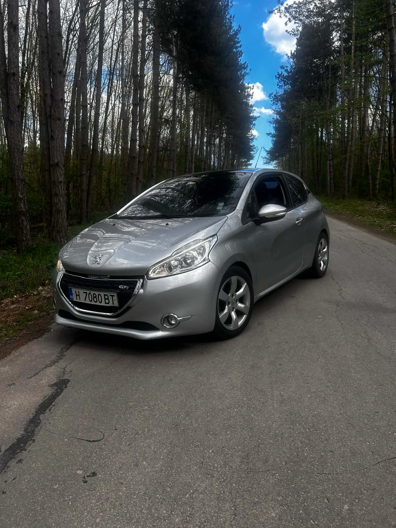 Peugeot 208 1.4, снимка 6 - Автомобили и джипове - 54316756