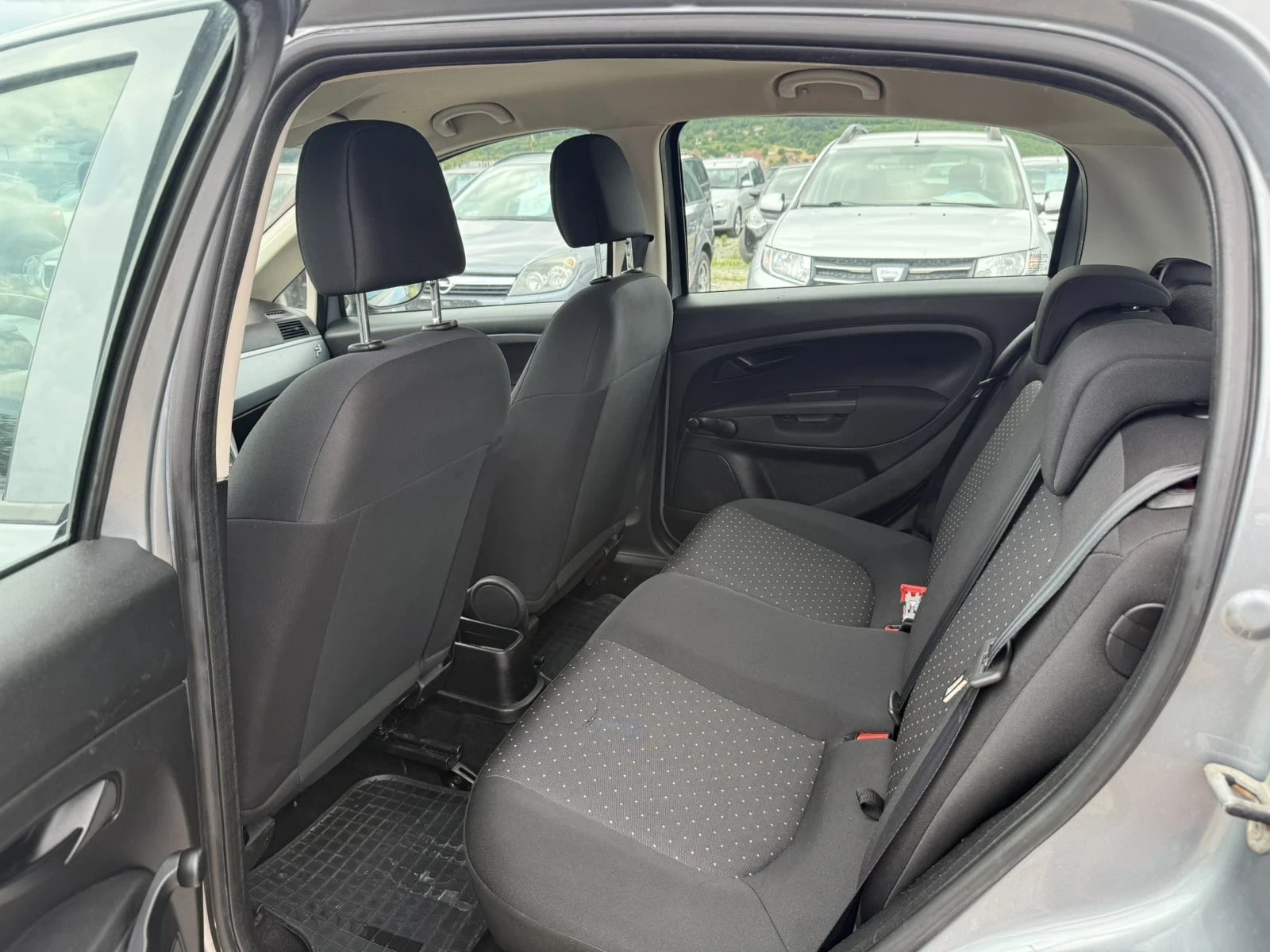 Fiat Punto 1.4 I 75 к.с. ЕВРО 4, снимка 12 - Автомобили и джипове - 55159689