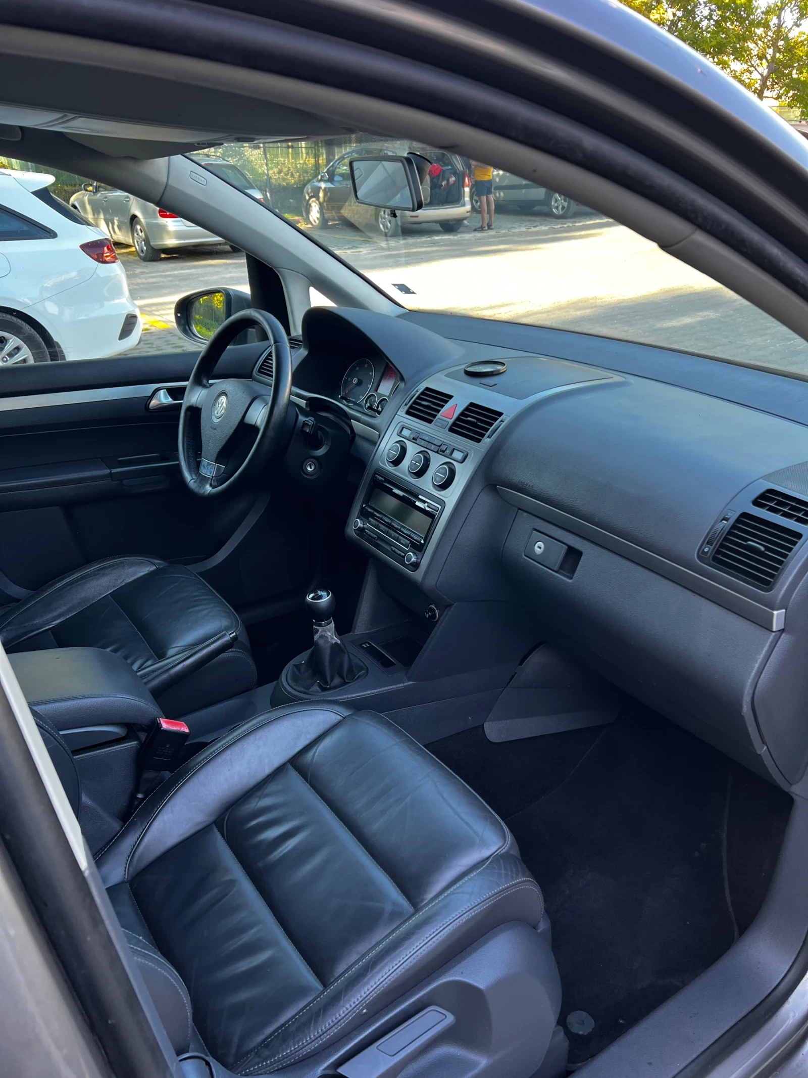 VW Touran, снимка 10 - Автомобили и джипове - 55500286