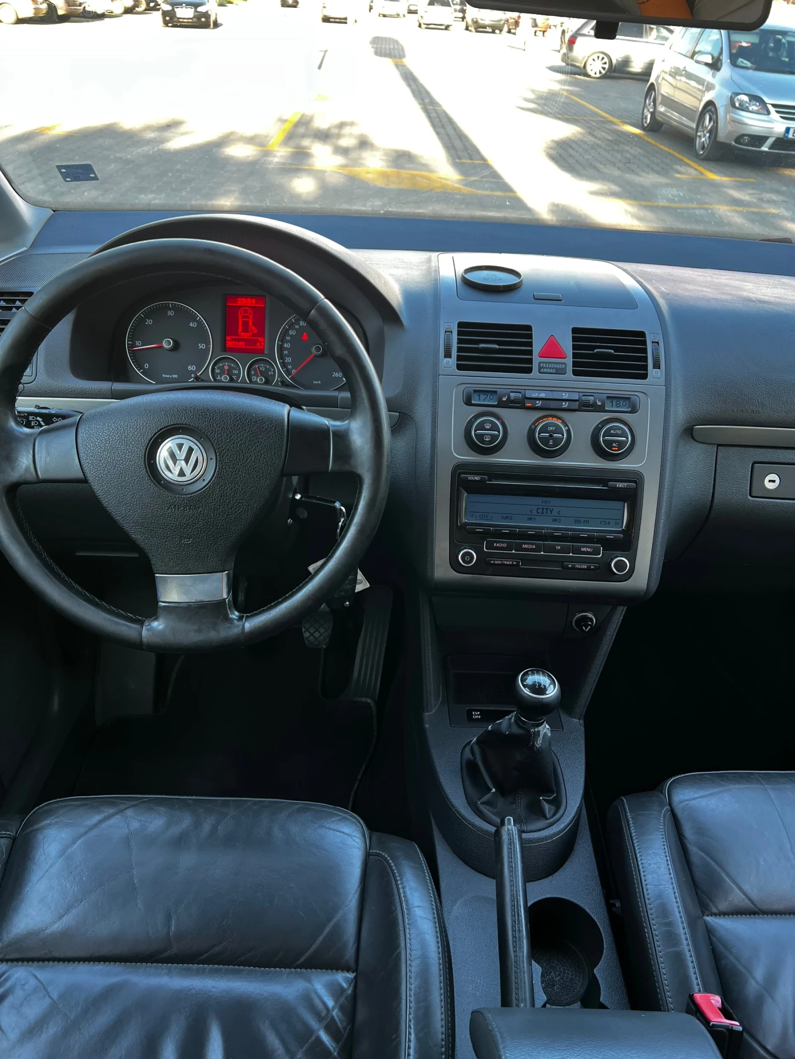 VW Touran, снимка 11 - Автомобили и джипове - 55500286