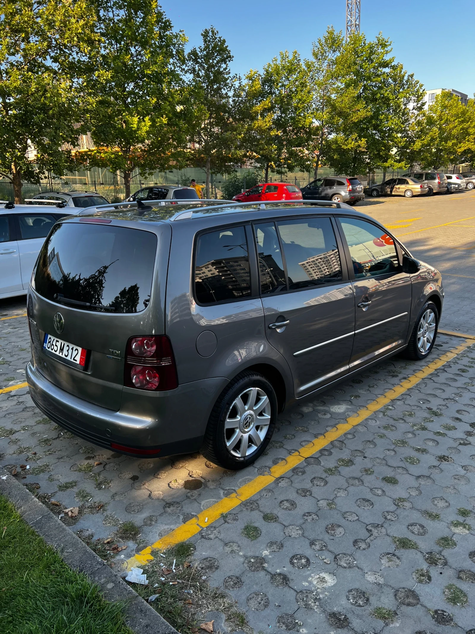 VW Touran, снимка 5 - Автомобили и джипове - 55500286