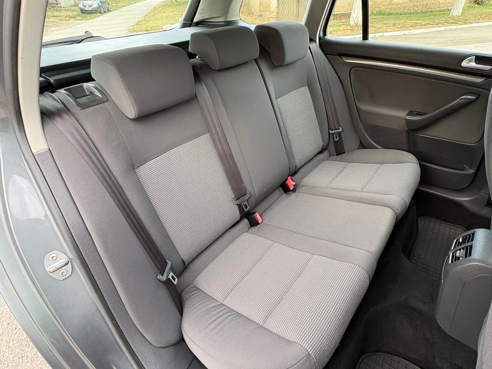 VW Golf 1.9 TDI NAVI, снимка 12 - Автомобили и джипове - 55667003