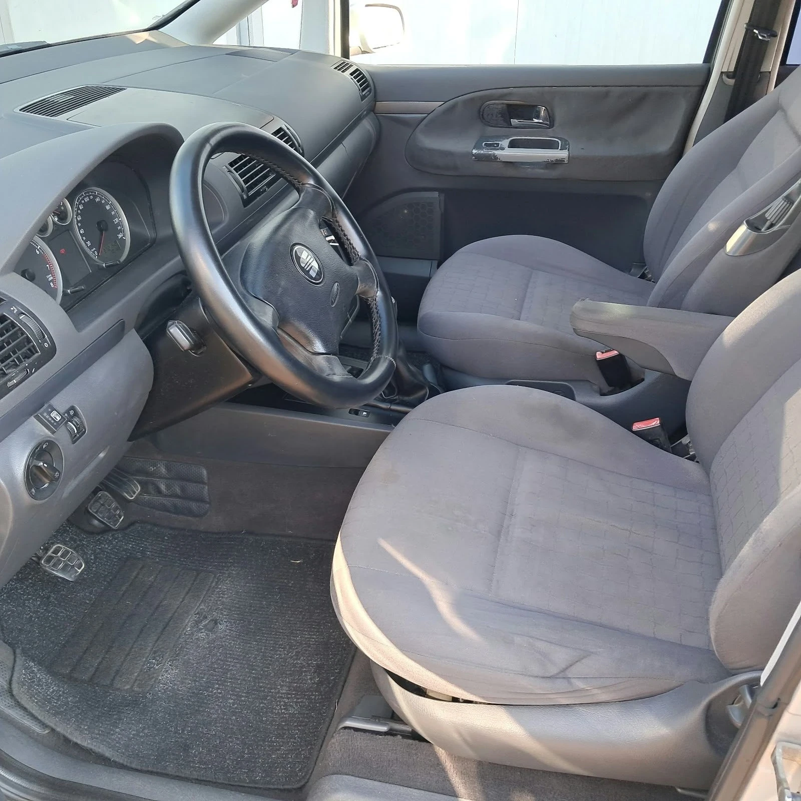 Seat Alhambra 2.0 benzin , снимка 6 - Автомобили и джипове - 56562128