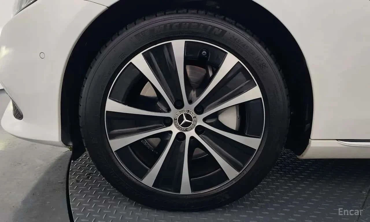 Mercedes-Benz E 300, снимка 5 - Автомобили и джипове - 56738049