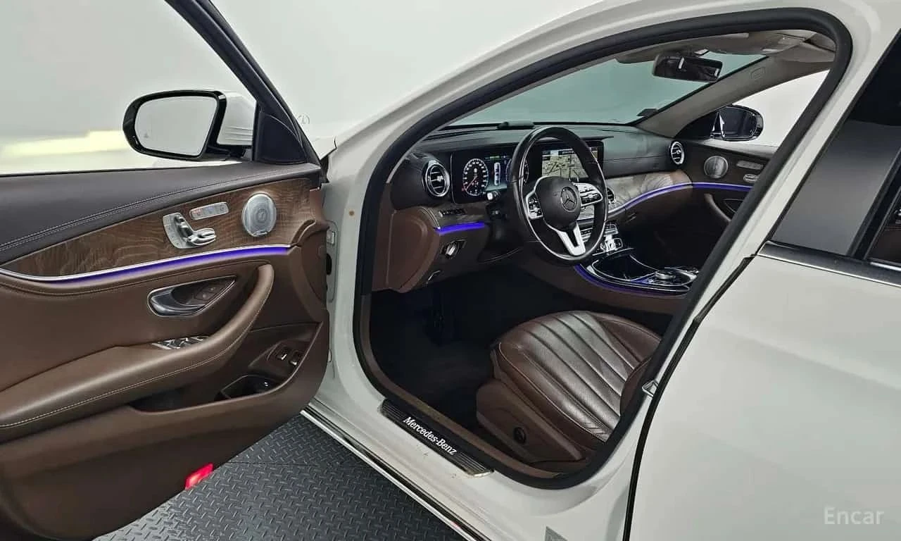 Mercedes-Benz E 300, снимка 10 - Автомобили и джипове - 56738049