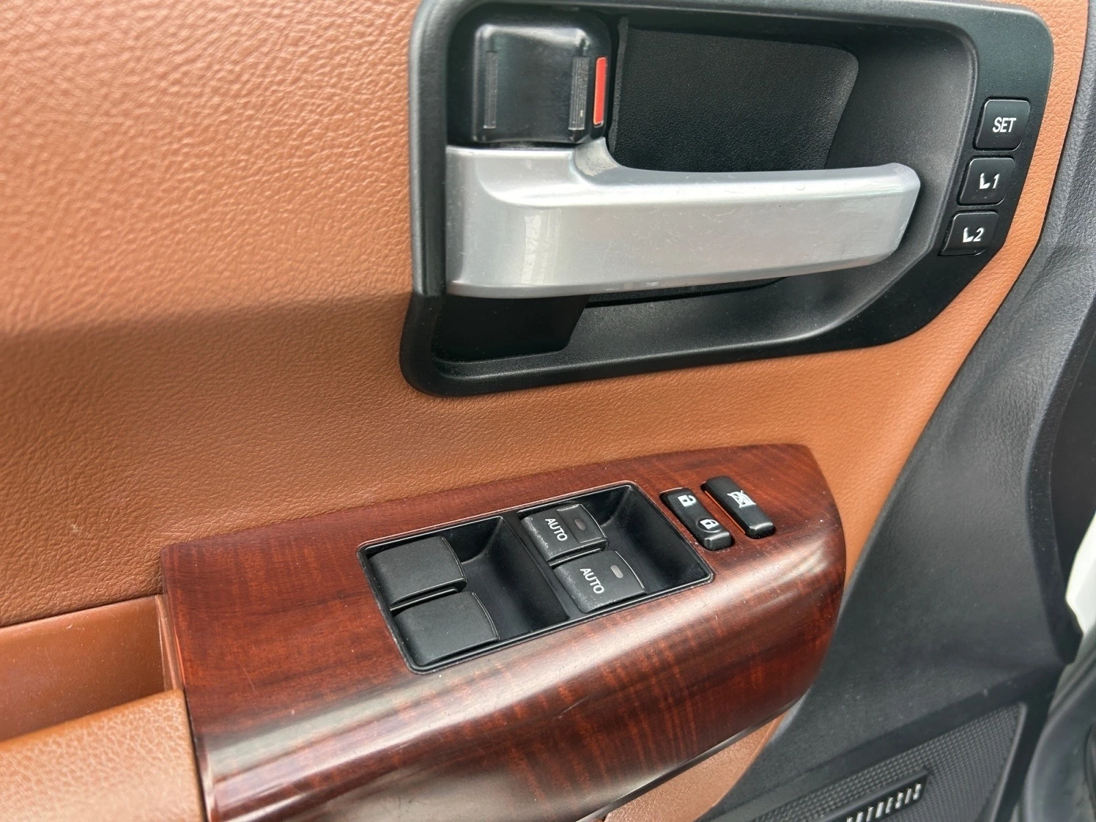 Toyota Sequoia � ����������� & ���� ������ | Mobile.bg � ����������� 10