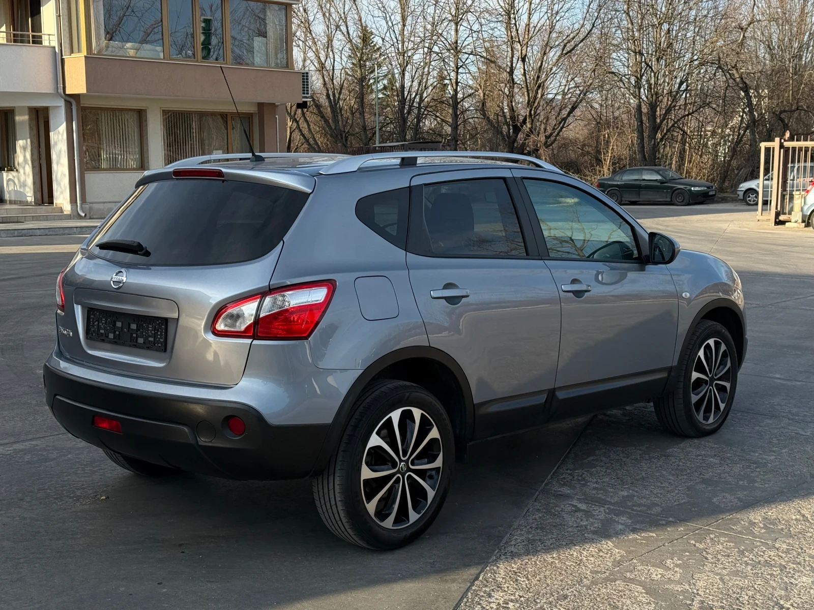 Nissan Qashqai 2.0i 4x4 Автомнатик* NAVI* Перфектен* 90 000км!!!, снимка 3 - Автомобили и джипове - 53791921