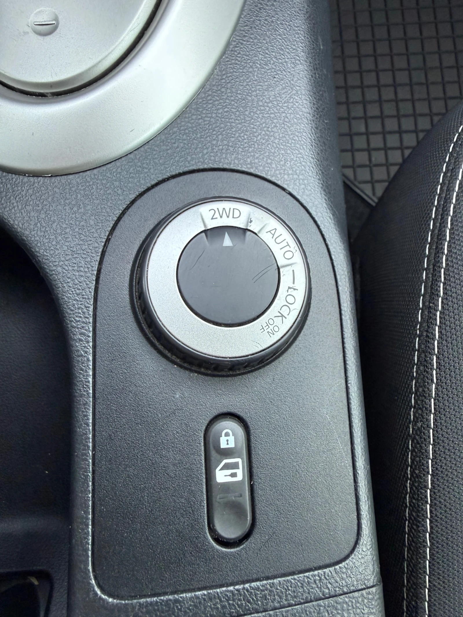 Nissan Qashqai 2.0i 4x4 Автомнатик* NAVI* Перфектен* 90 000км!!!, снимка 11 - Автомобили и джипове - 53791921