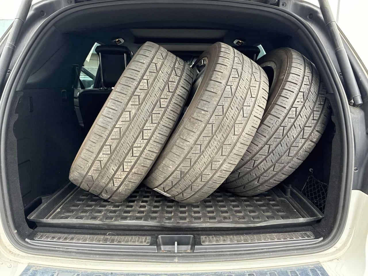 Mercedes-Benz GLE 400 4MATIC* DISTRONIC* ОБДУХВАНЕ* 360КАМЕРИ* + ГУМИ   , снимка 16 - Автомобили и джипове - 53917163