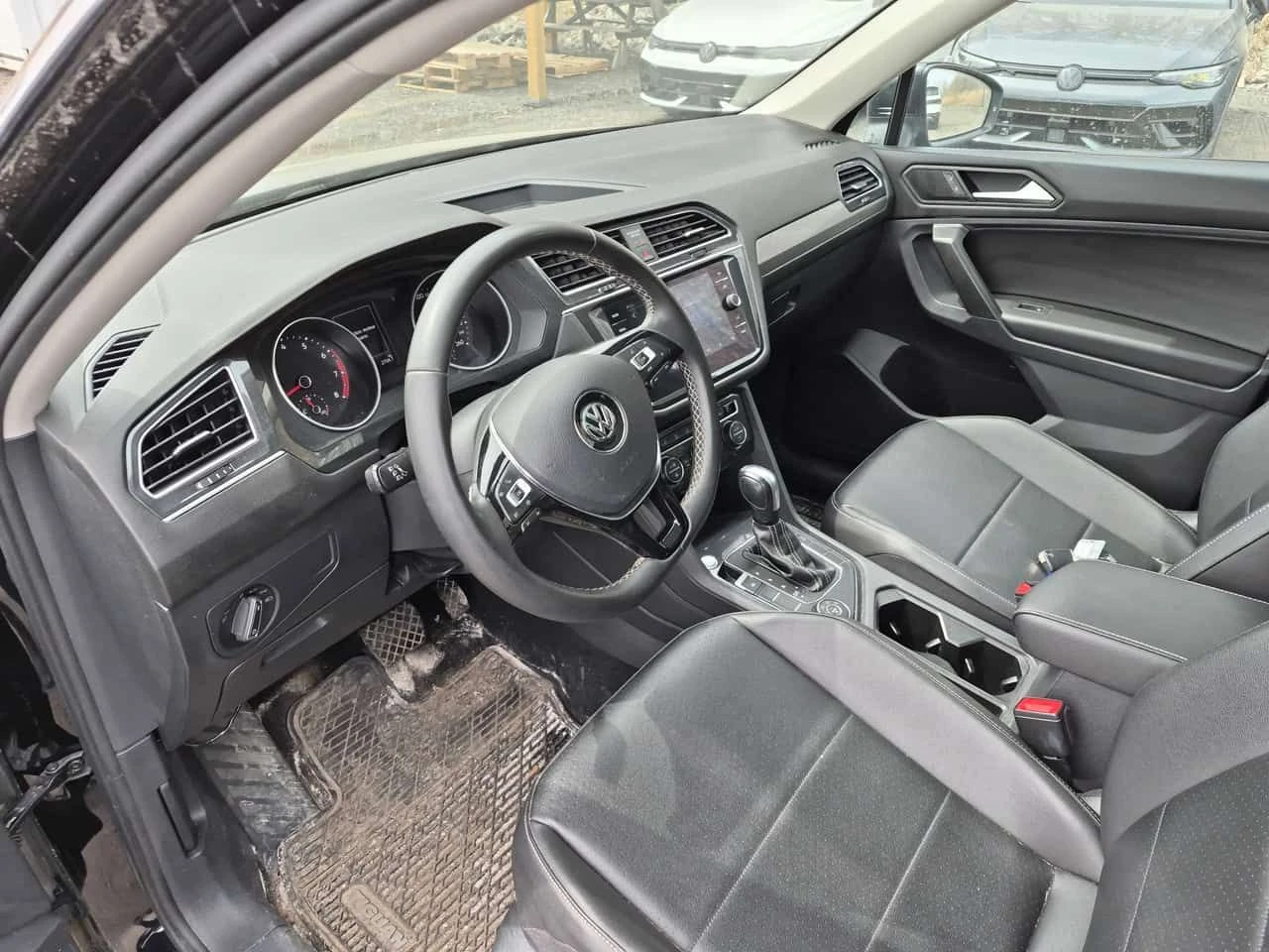 VW Tiguan * 4MOTION * PANO* KEYLESS* ПОДГРЕВ* , снимка 5 - Автомобили и джипове - 54362315