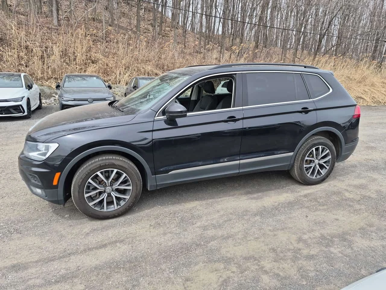 VW Tiguan * 4MOTION * PANO* KEYLESS* ПОДГРЕВ* , снимка 2 - Автомобили и джипове - 54362315