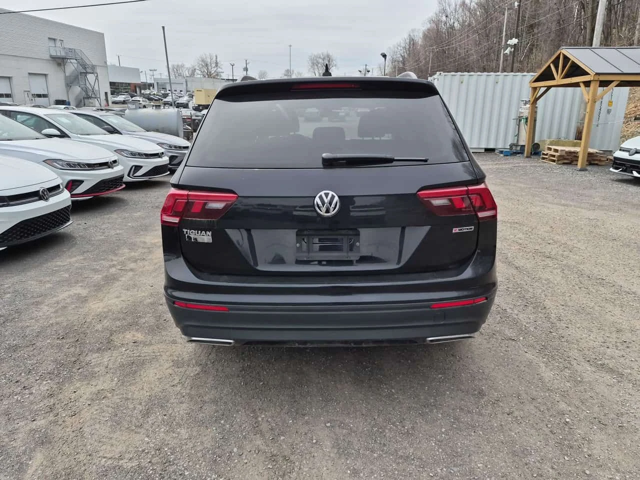 VW Tiguan * 4MOTION * PANO* KEYLESS* ПОДГРЕВ* , снимка 4 - Автомобили и джипове - 54362315