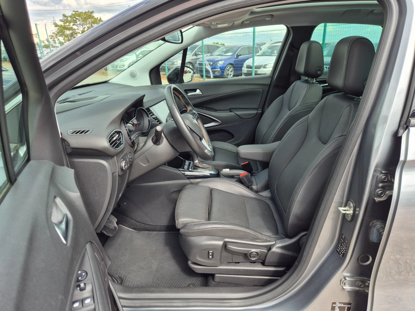 Opel Crossland X 1.2i, снимка 13 - Автомобили и джипове - 54574314