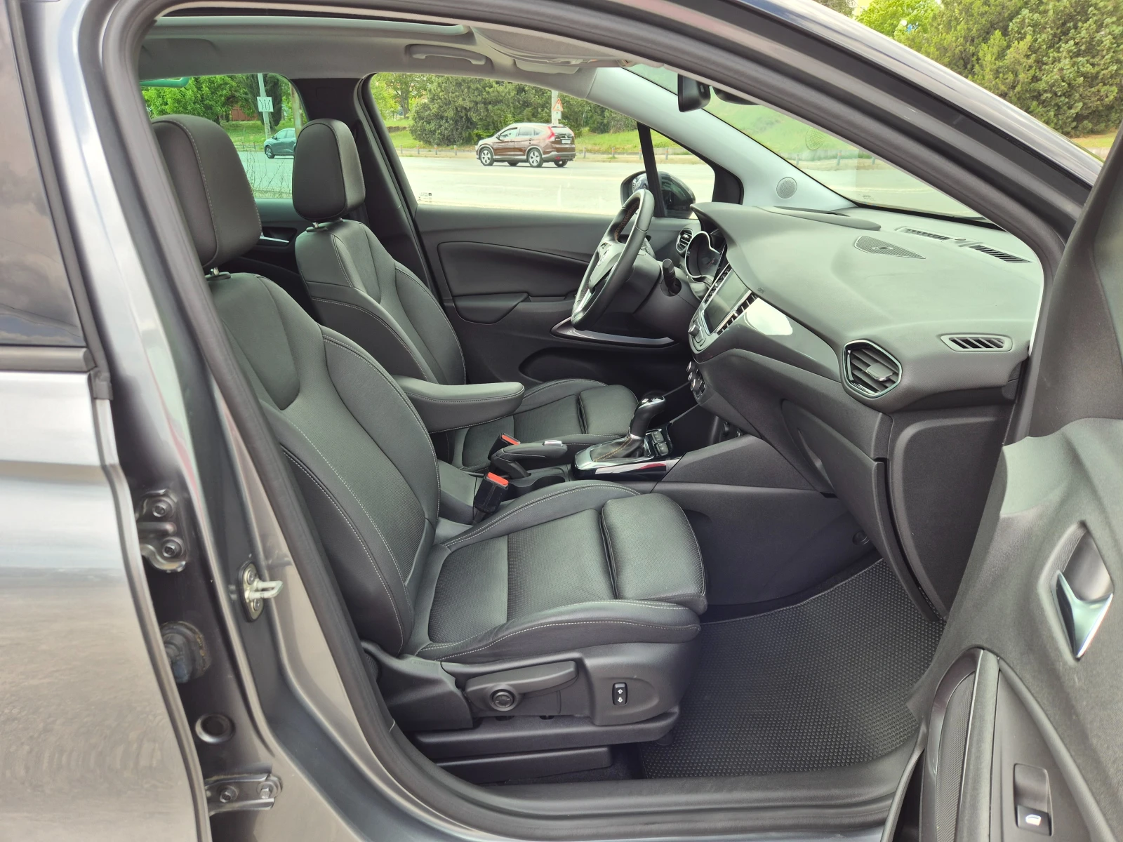 Opel Crossland X 1.2i, снимка 9 - Автомобили и джипове - 54574314