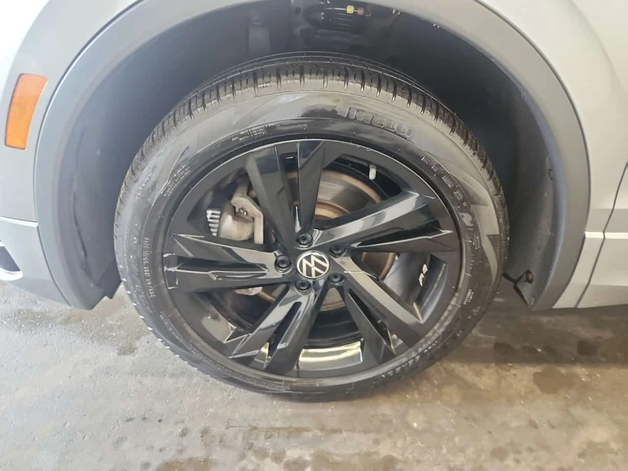 VW Tiguan  R LINE BLACK EDITION | DISTRONIC | PODGREVI , снимка 8 - Автомобили и джипове - 54959889
