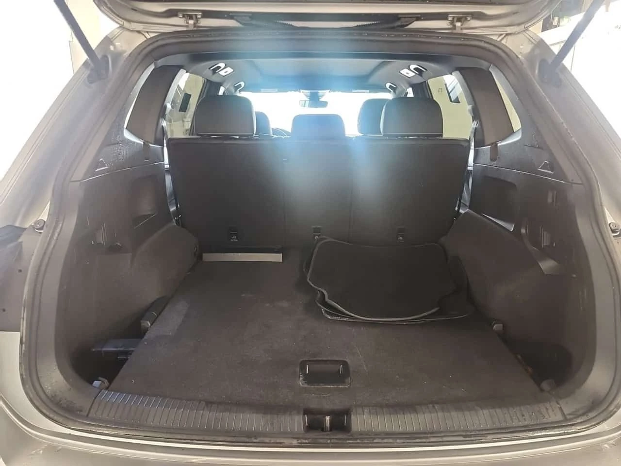 VW Tiguan  R LINE BLACK EDITION | DISTRONIC | PODGREVI , снимка 15 - Автомобили и джипове - 54959889