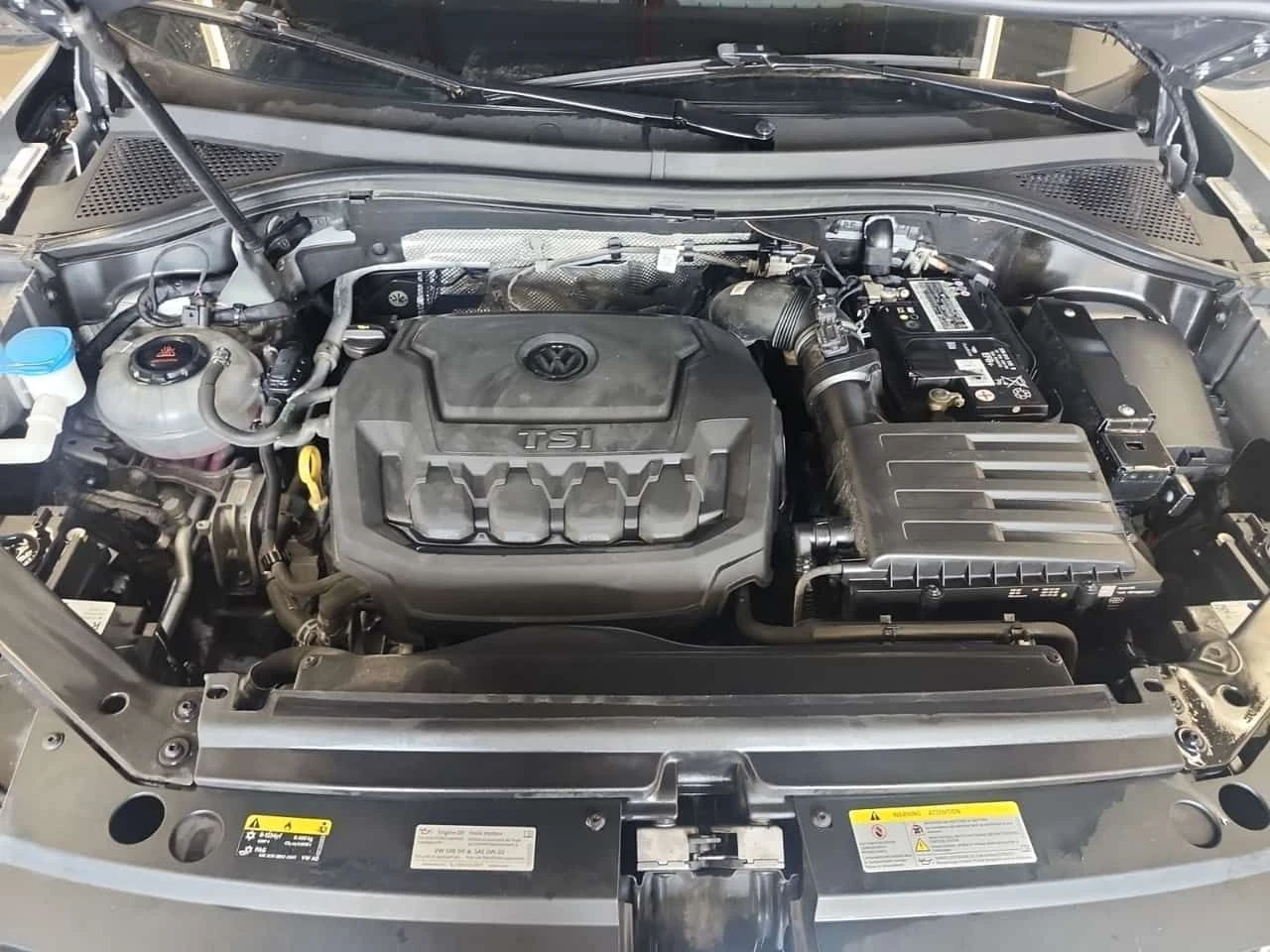 VW Tiguan  R LINE BLACK EDITION | DISTRONIC | PODGREVI , снимка 16 - Автомобили и джипове - 54959889