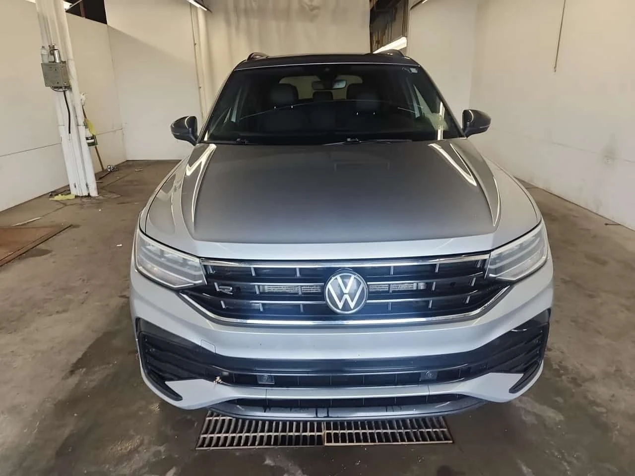 VW Tiguan  R LINE BLACK EDITION | DISTRONIC | PODGREVI , снимка 5 - Автомобили и джипове - 54959889