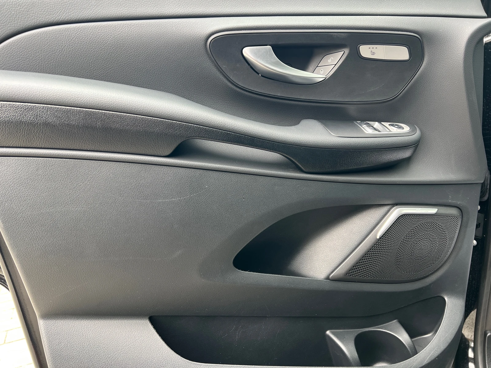 Mercedes-Benz V 300 EQ Long, снимка 10 - Бусове и автобуси - 54223296