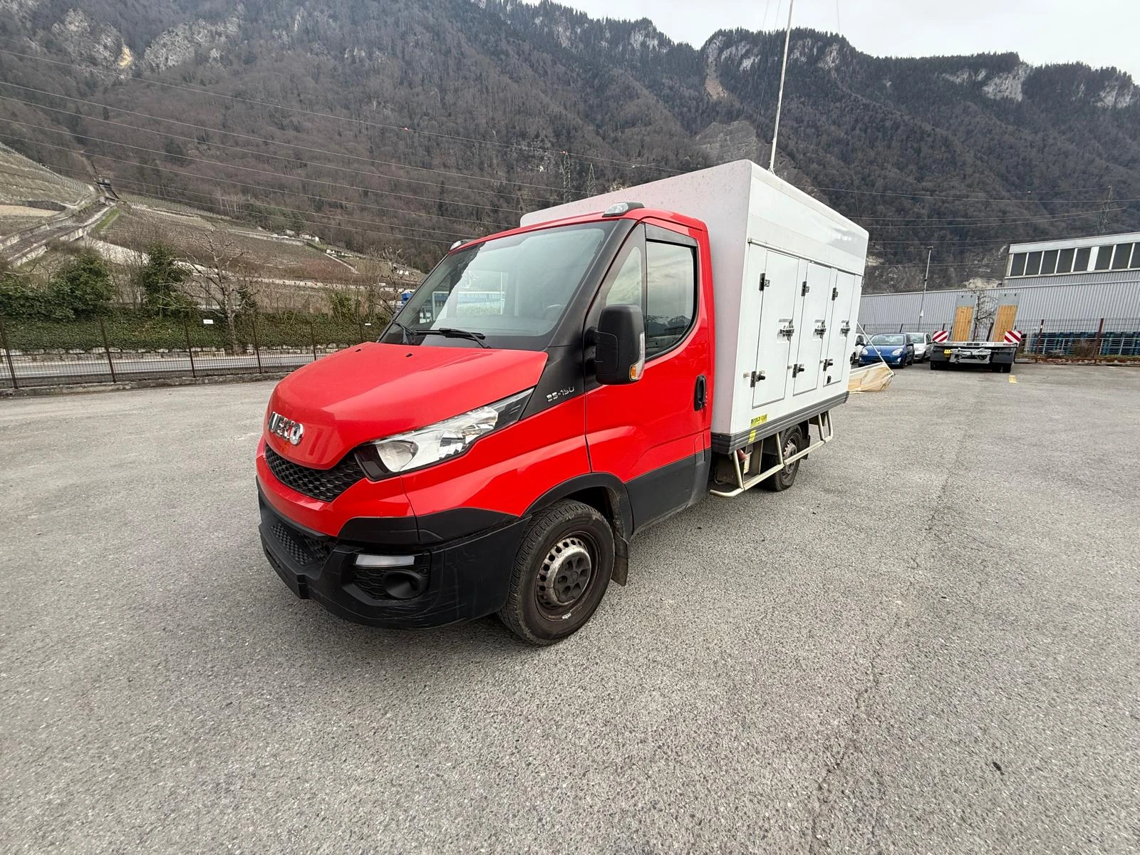 Iveco 35s15 ХЛАДИЛЕН ЗА СЛАДОЛЕД ВНОС ОТ ШВЕЙЦАРИЯ, снимка 2 - Бусове и автобуси - 55429363
