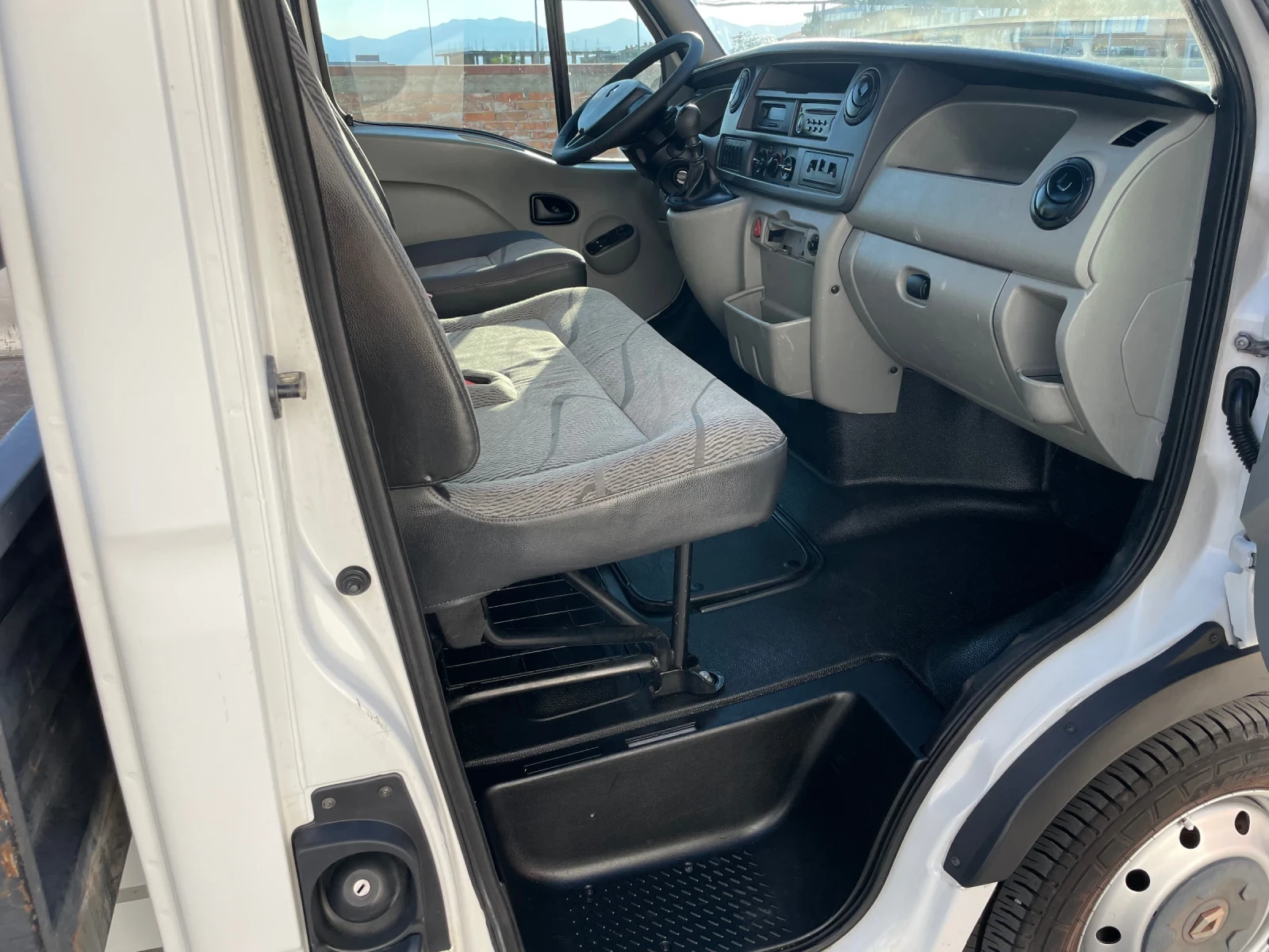 Renault Master 2.5 DCI / КЛИМАТИК/ 3.60м, снимка 12 - Бусове и автобуси - 56160685