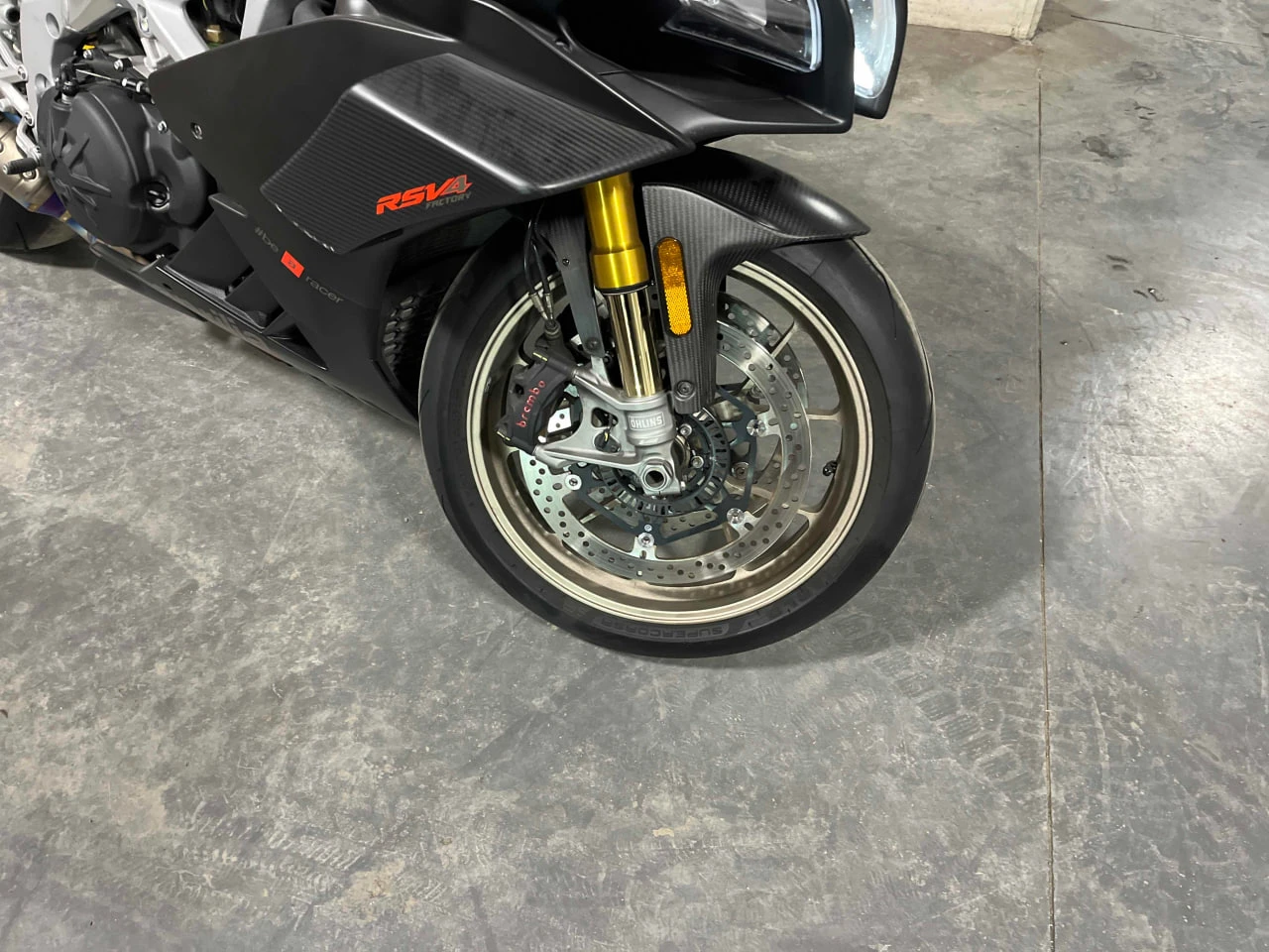 Aprilia RSV4 * 1100* FACTORY* ACRAPOVIC* CARBON* КЛИП НА ЛИЧНО*, снимка 6 - Мотоциклети и мототехника - 53990196