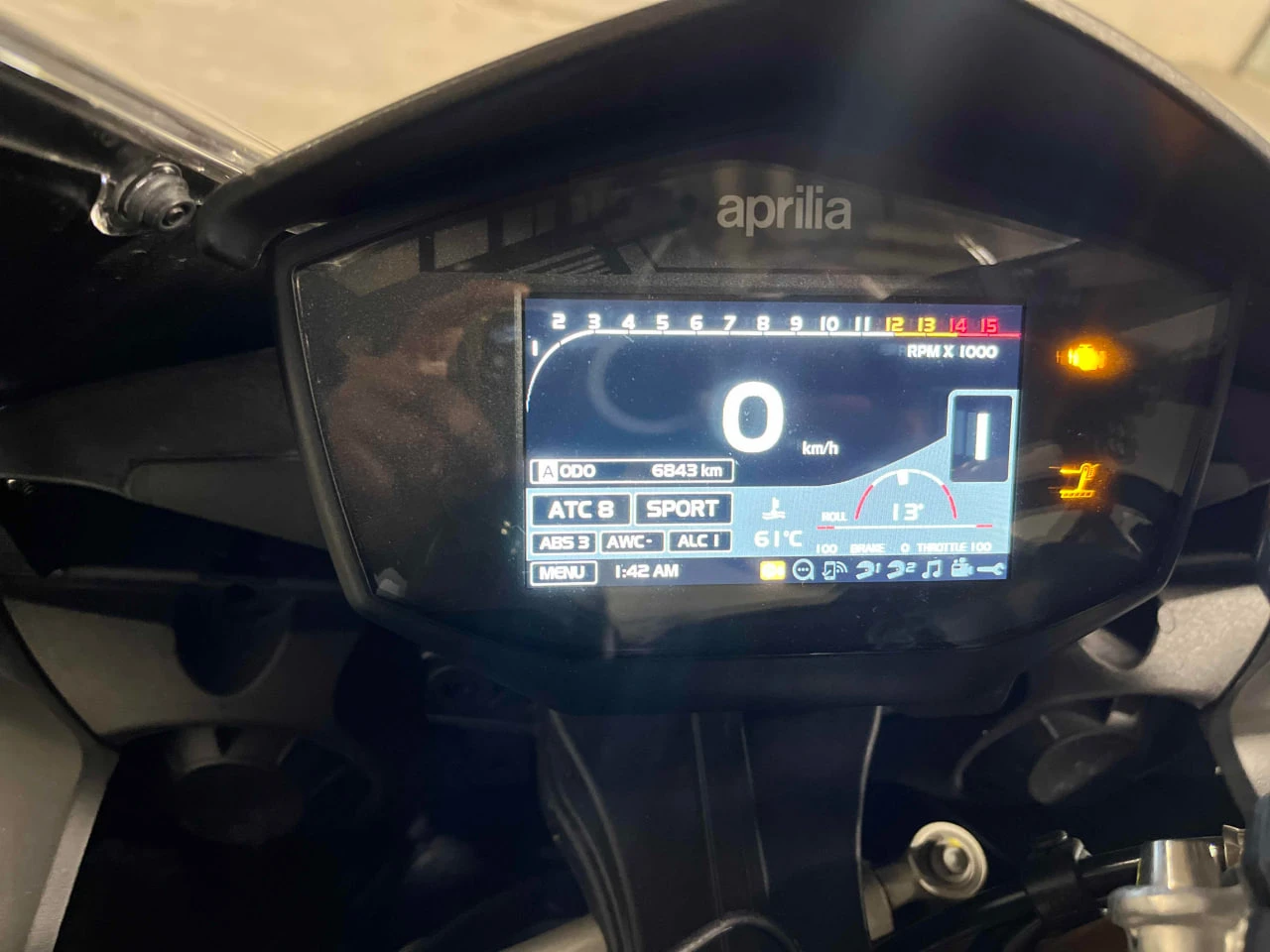 Aprilia RSV4 * 1100* FACTORY* ACRAPOVIC* CARBON* КЛИП НА ЛИЧНО*, снимка 7 - Мотоциклети и мототехника - 53990196