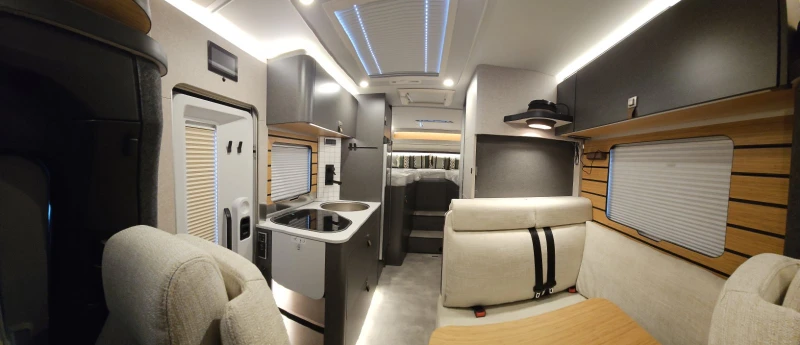 Кемпер HYMER / ERIBA 4X4 MERCEDES 3500 kg., снимка 8 - Каравани и кемпери - 51465732