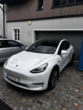 Tesla Model Y Long Range AWD + Acceleration Boost 