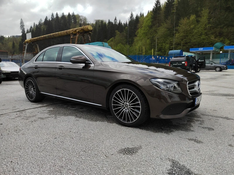 Mercedes-Benz E 220, снимка 1 - Автомобили и джипове - 49502870