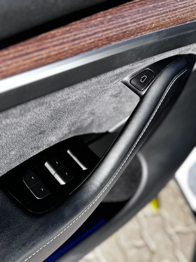 Tesla Model Y Long Range AWD + Acceleration Boost , снимка 14 - Автомобили и джипове - 51599621