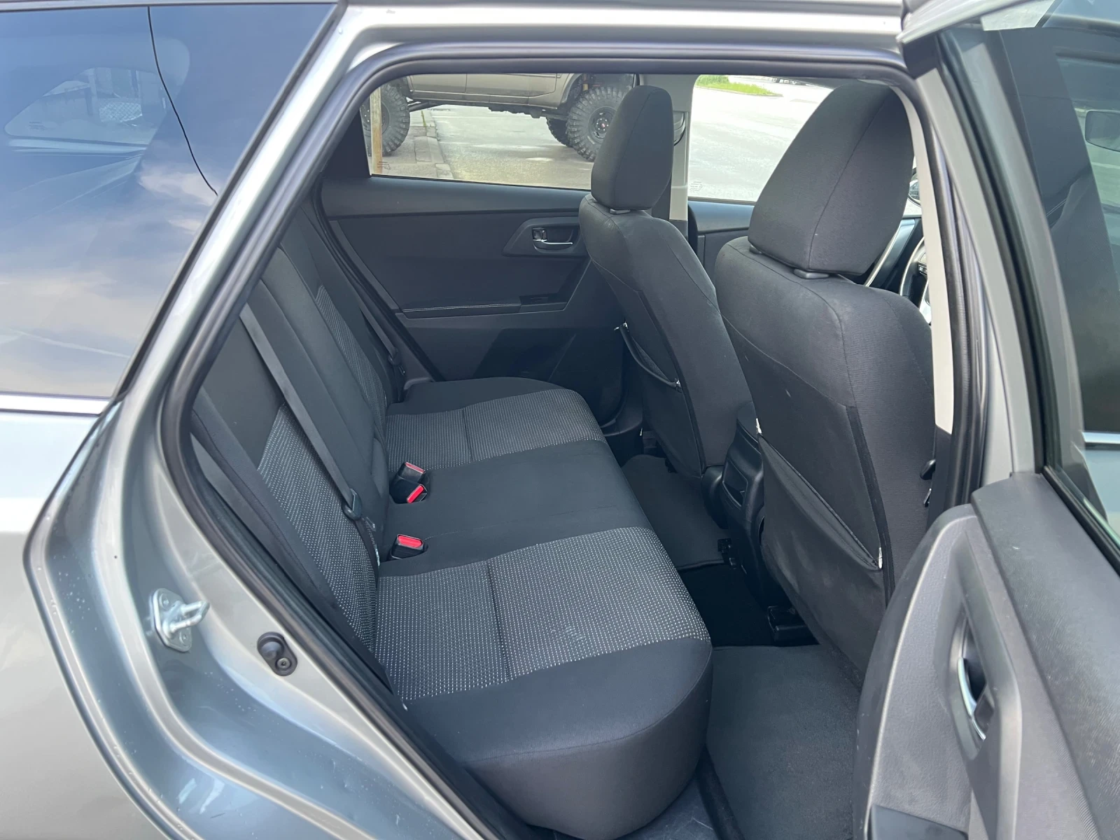 Toyota Auris 1.6i Бензин АВТОМАТ ШВЕЙЦАРИЯ - изображение 7