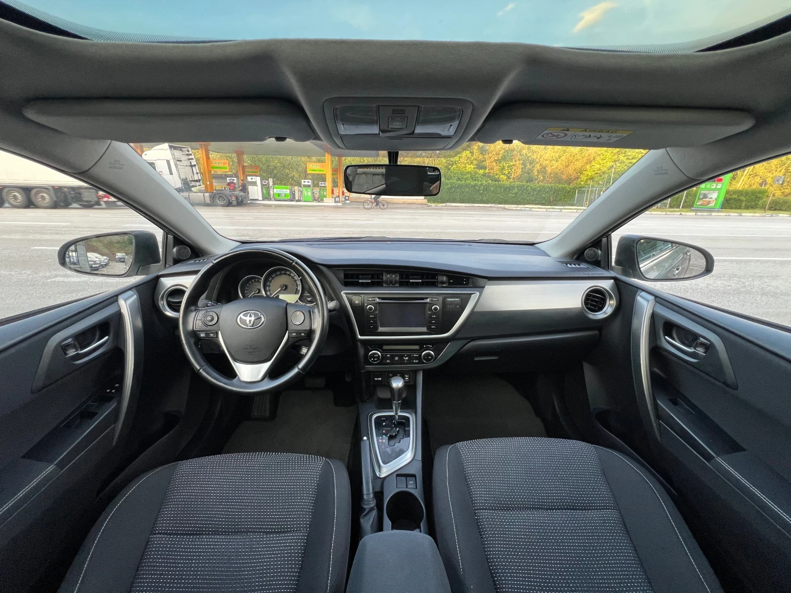 Toyota Auris 1.6i Бензин АВТОМАТ ШВЕЙЦАРИЯ - изображение 9