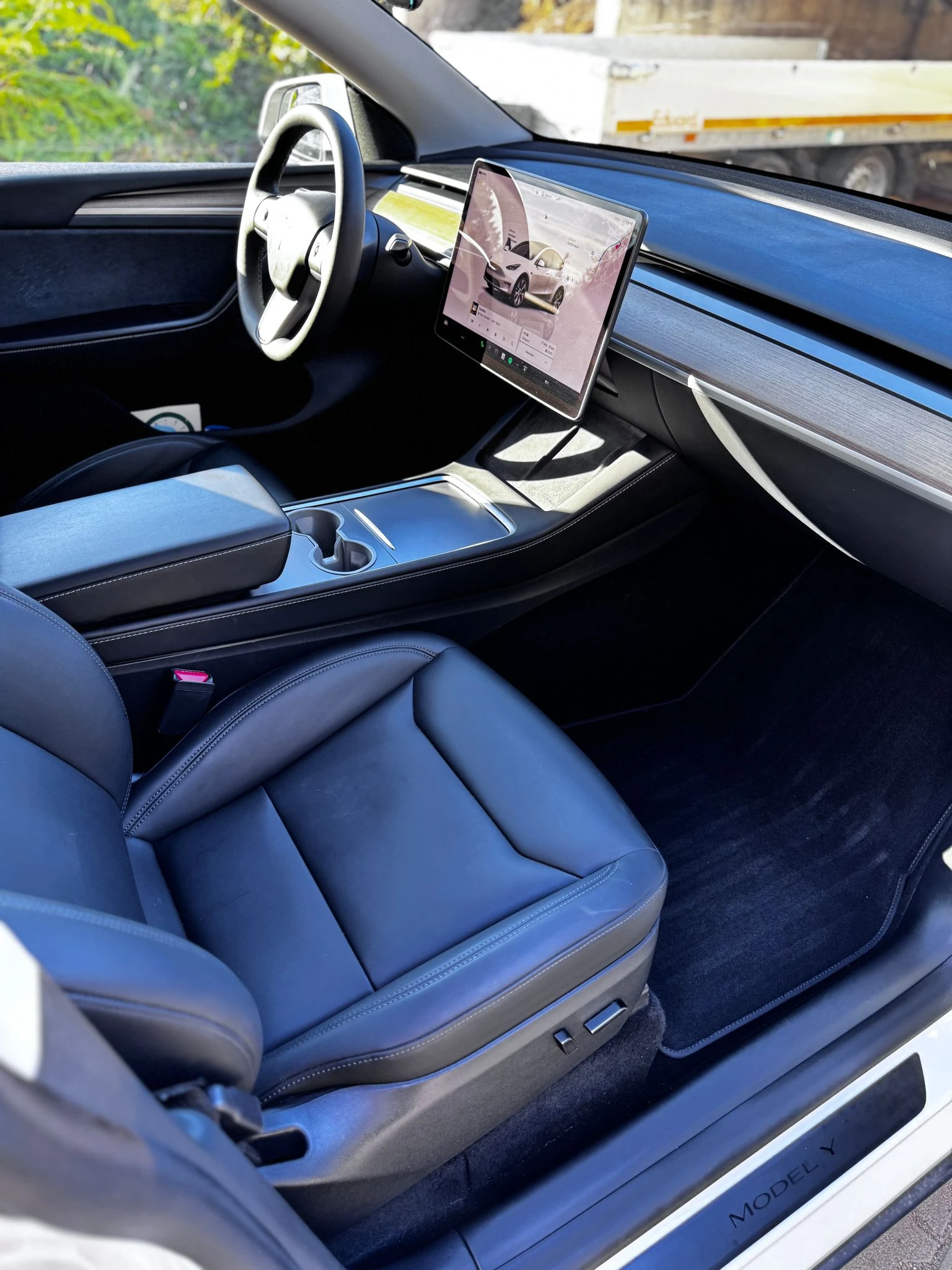 Tesla Model Y Long Range AWD + Acceleration Boost  | Mobile.bg   12